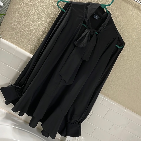 French Connection NWT Black cutout detail sleeves Blouse . SZ Large - Picture 1 of 10